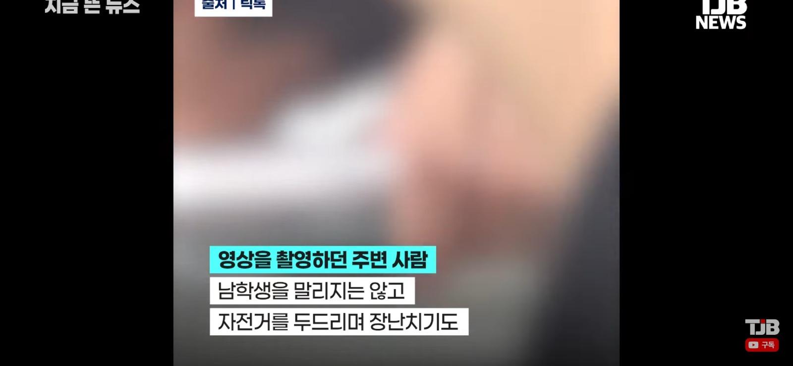 지하철 짐칸서 자전거 든 학생 (6)
