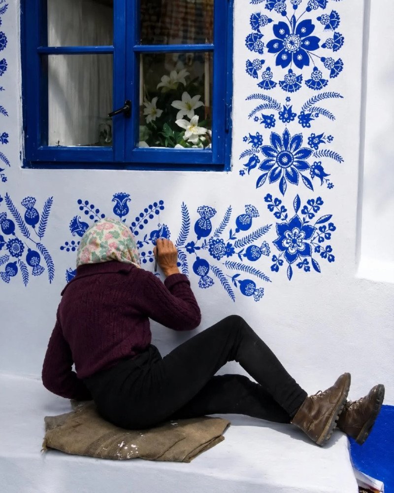 90-year-old-czech-folk-artist-anežka-kašpárková-spent-v0-xt9332i4mw1h1.jpeg