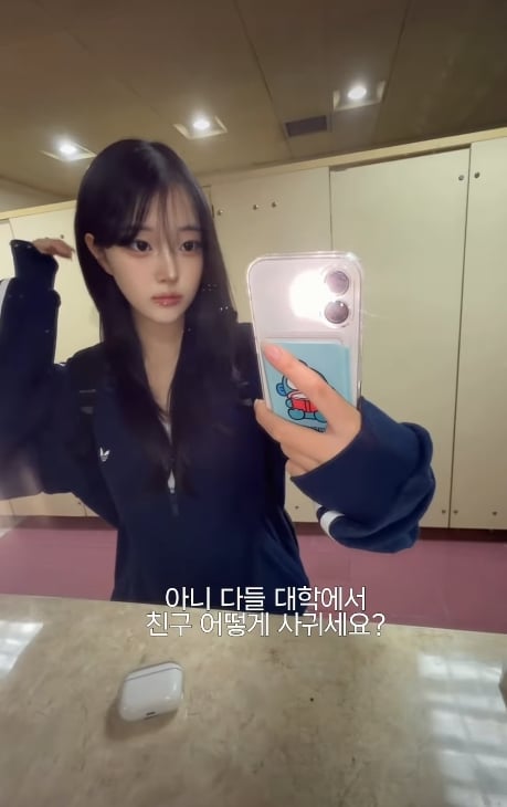 대학교 친구없어서 마라닭 혼자 혼밥하는 경희대미녀 ㅜ,,