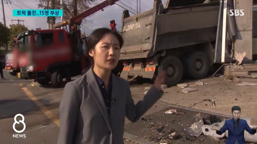 오늘의 사건 사고 25톤 트럭... 식당으로 돌진 ㄷㄷㄷ (5)