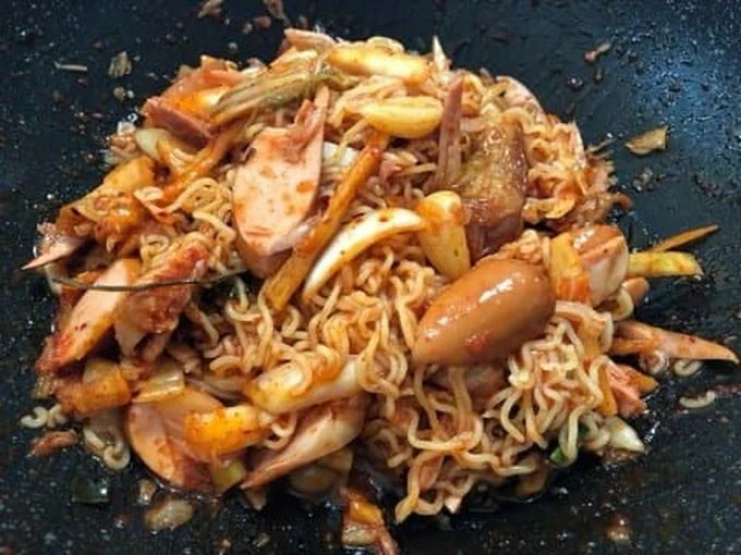 [스압] 입맛 까다로운 사람도 허겁지겁 먹는다는 교도소 특식 (9)
