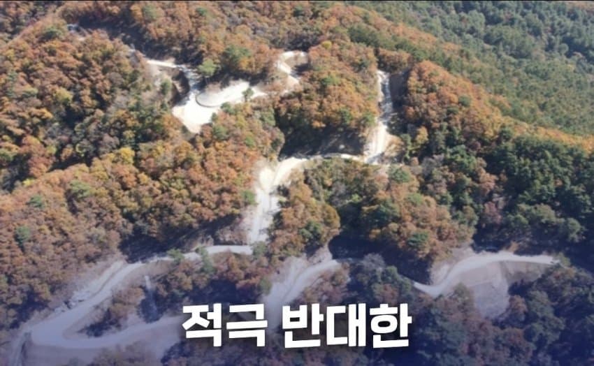 위안부 자선 행사에서 탈북자들에게 월북 강요한 윤미향 (4)