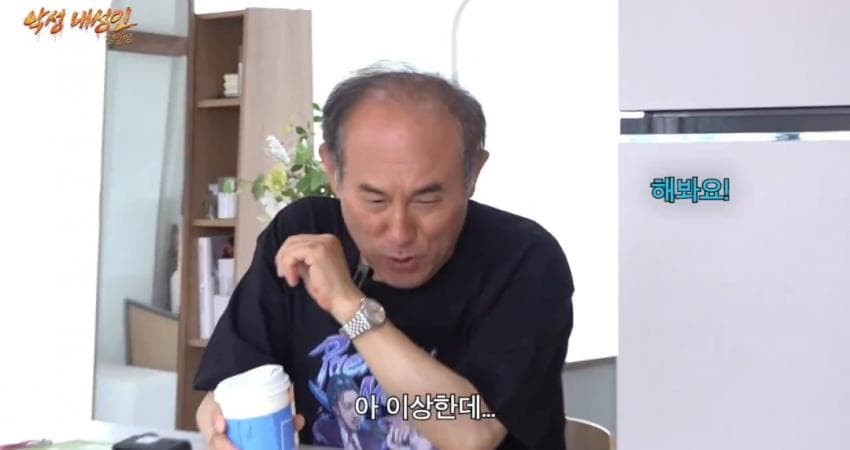 정일영 교수에게 배민 사용법을 마임으로 알려주는 침착맨.twt (18)