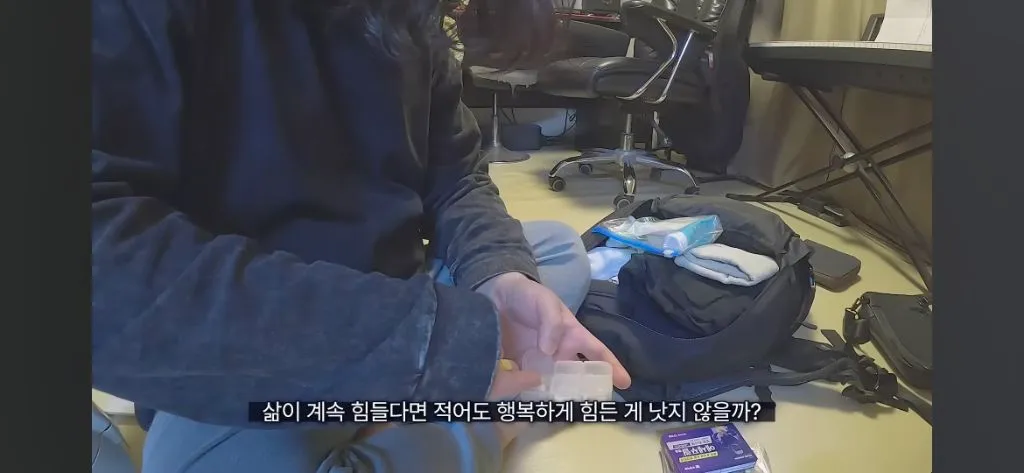 주사약 없이는 살 수 없는 몸으로 여행하는 유튜버