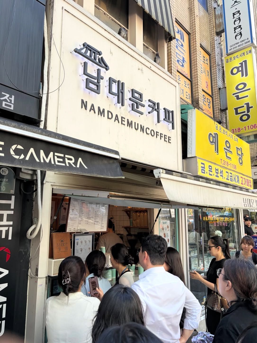 커피가게에 줄을 서는 이유