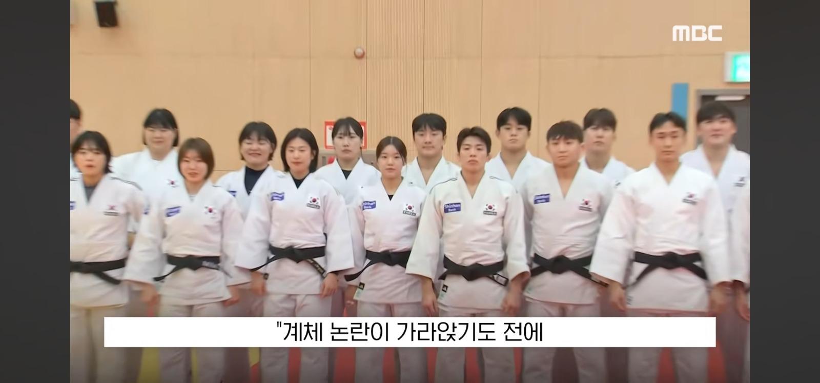 밥먹다 비행기 놓침 (33)