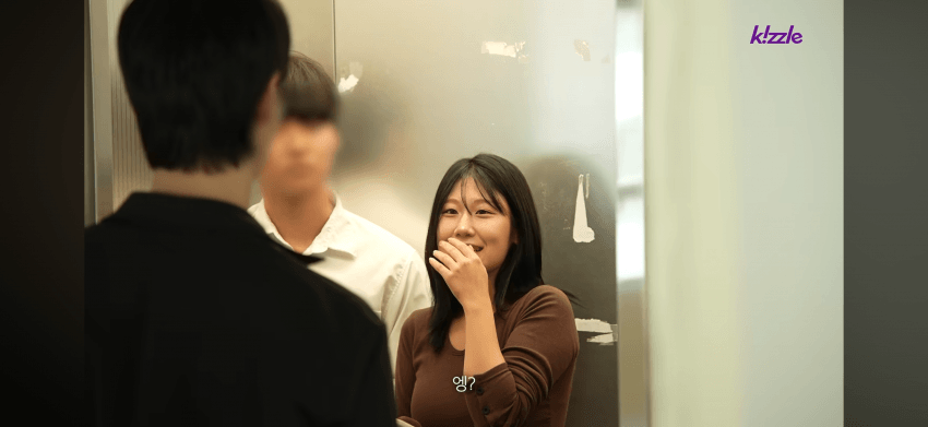 잘생긴 남자가 엘리베이터에서 쳐다본다면? (22)