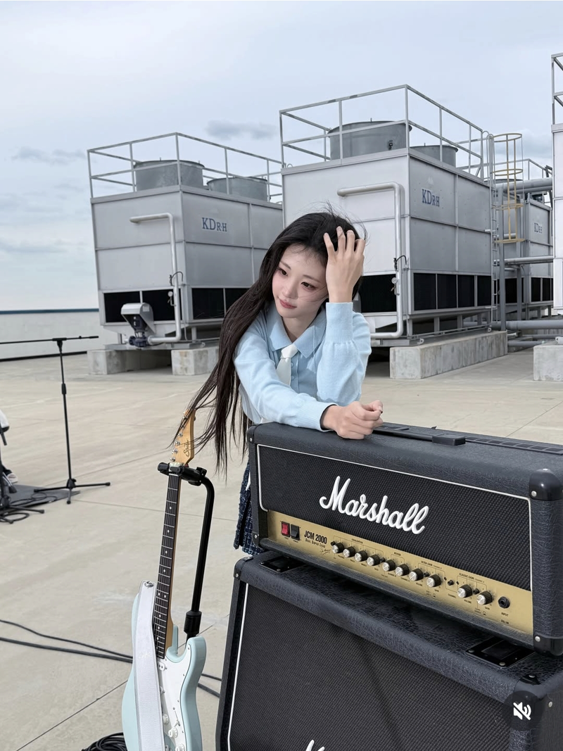 QWER 냥뇽타워 인스타 사진 업로드 근황 (4)