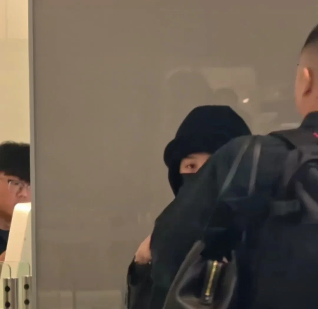 기자가 지드래곤에게 맥도날드 오픈런 드립침 ㅋㅋㅋ (3)