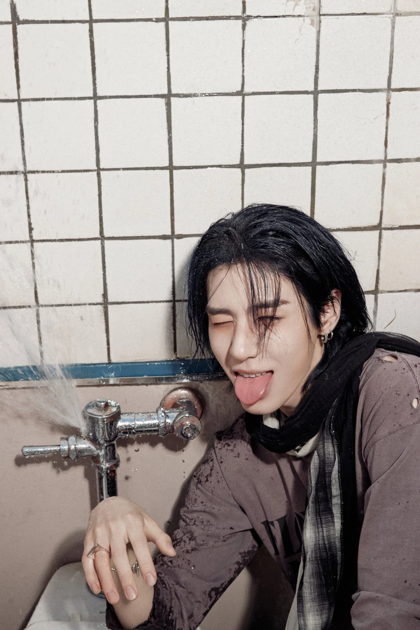 [비위주의] 무슨 감성인지 모르겠는 남돌 컨셉포토 (16)
