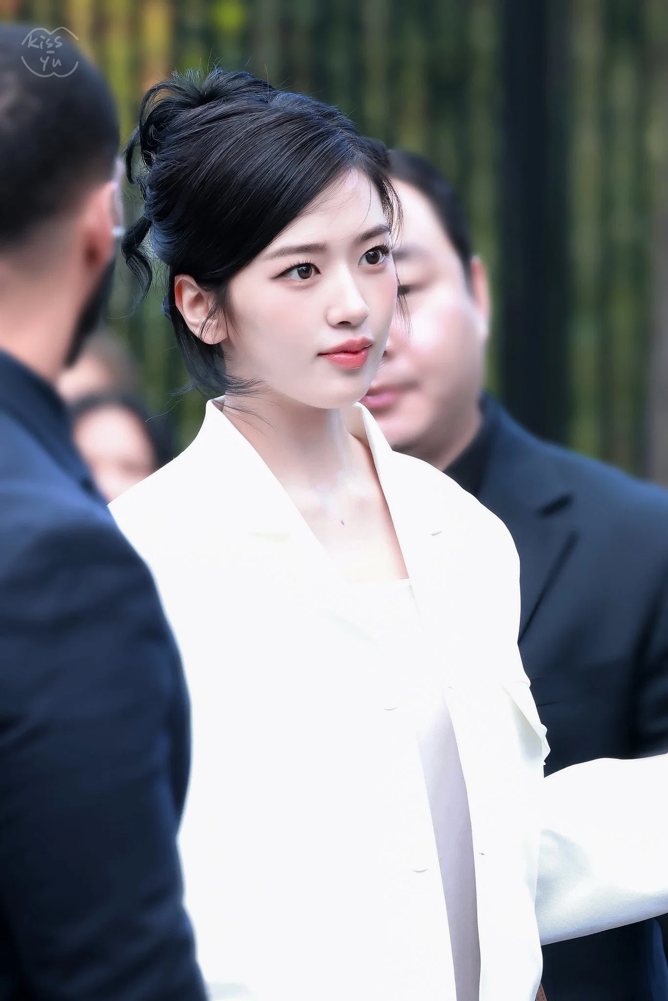 오늘자 파리 라코스테 패션쇼 참석해서 비주얼 반응 좋은 아이브 안유진