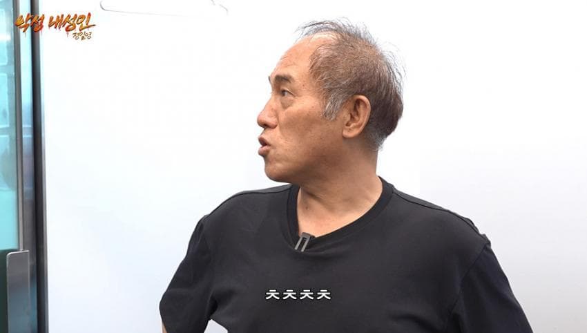 싱글벙글 21살부터 탈모였다는 올해 41살인 남자 사장 (16)