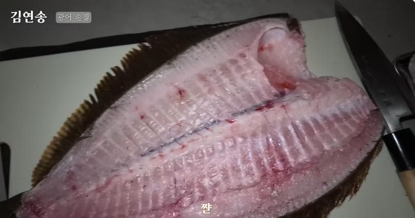 이뻐서 서비스 받는 나폴리맛피아 오른팔 05년생 파스타미녀 요리사 (27)