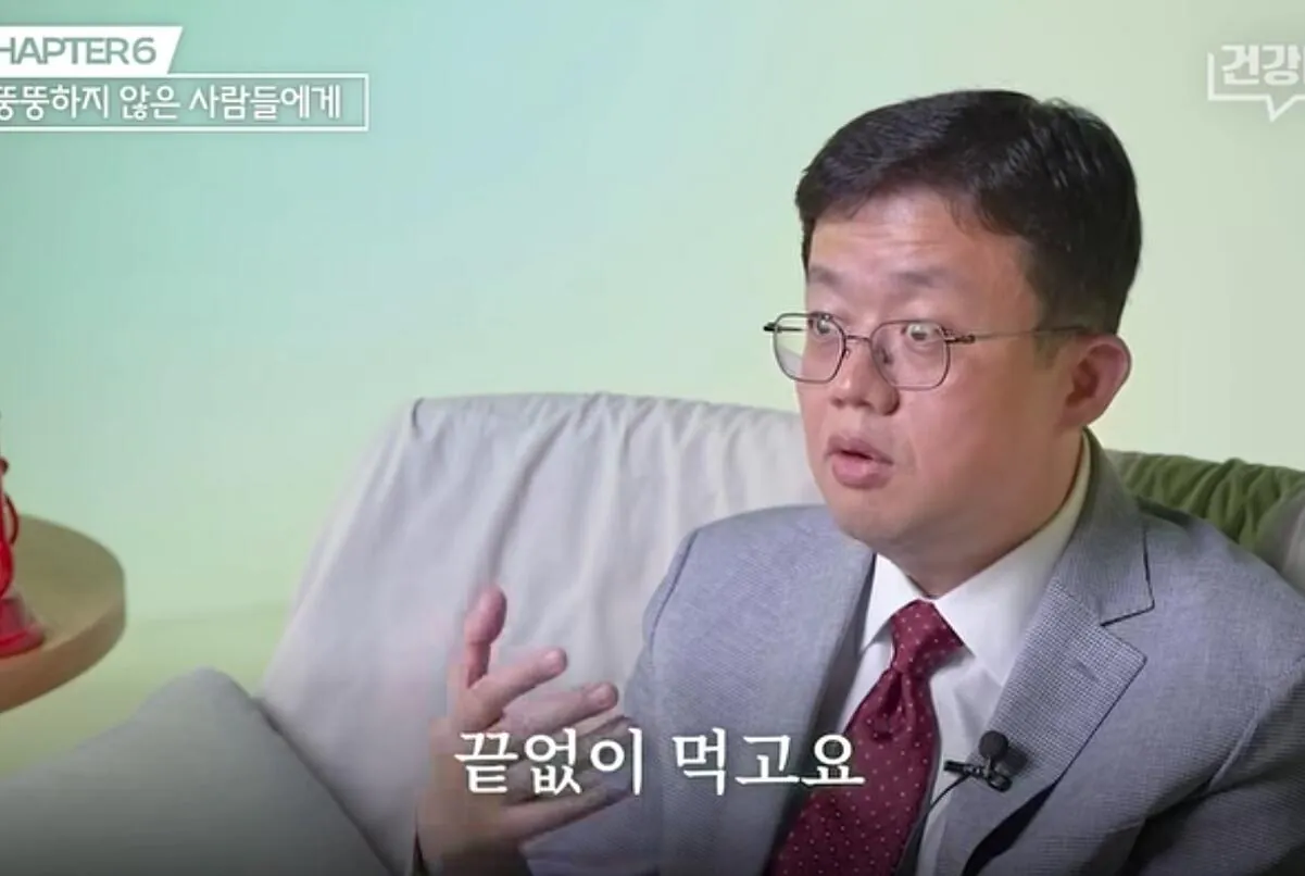 싱글벙글 뚱뚱한 사람은 계속 먹는걸 생각한다 (14)
