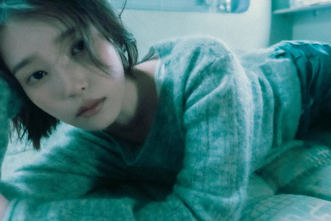 아이유 Digital Single [이 별로부터] 컨셉 포토 💫 23컷 (17)
