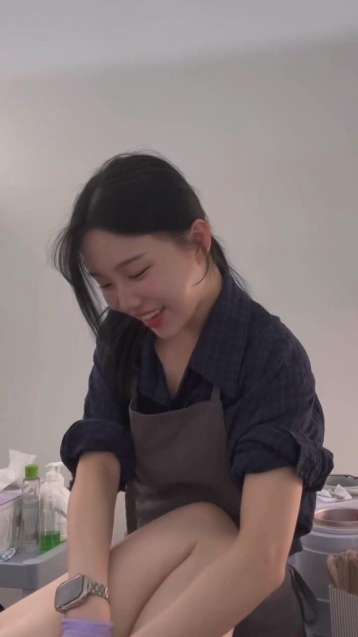 미모의 왁싱샵 사장님 (4)