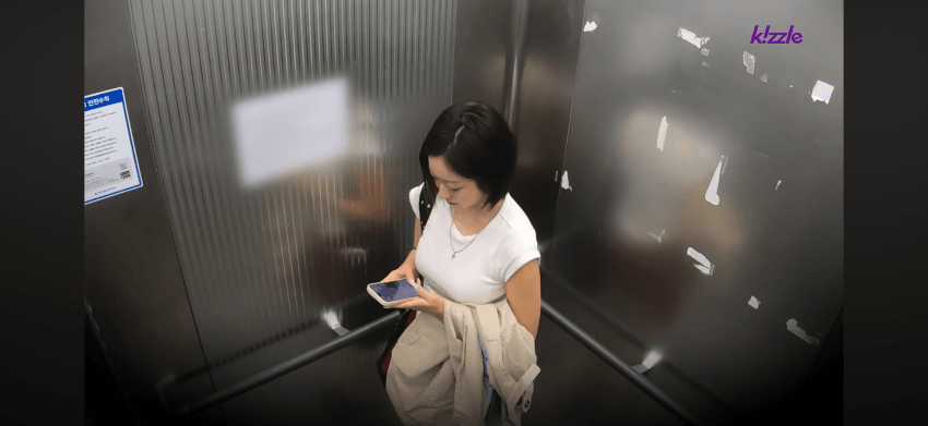 잘생긴 남자가 엘리베이터에서 쳐다본다면? (11)