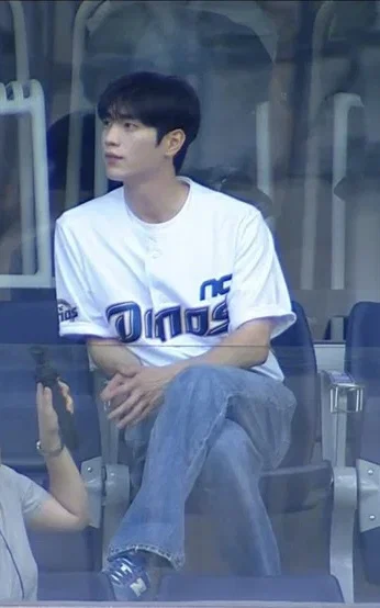 오늘 하루종일 야구방 난리나게 한 엔씨 다이노스 시구하러간 서강준 (3)