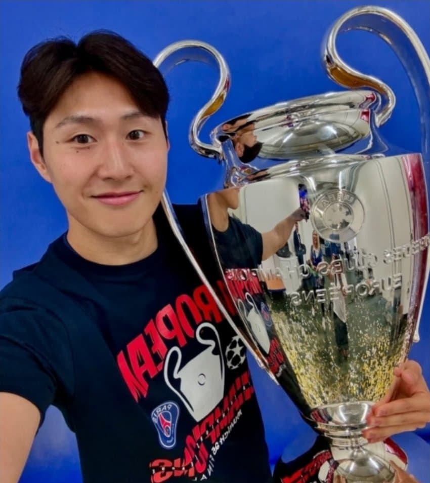 역대 축구선수들의 챔피언스 리그 우승 순간. (50)