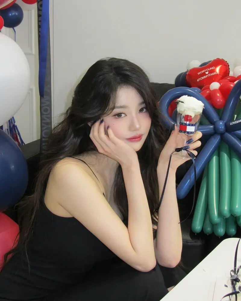 장원영 TOMMY JEANS 화보컷 (5)