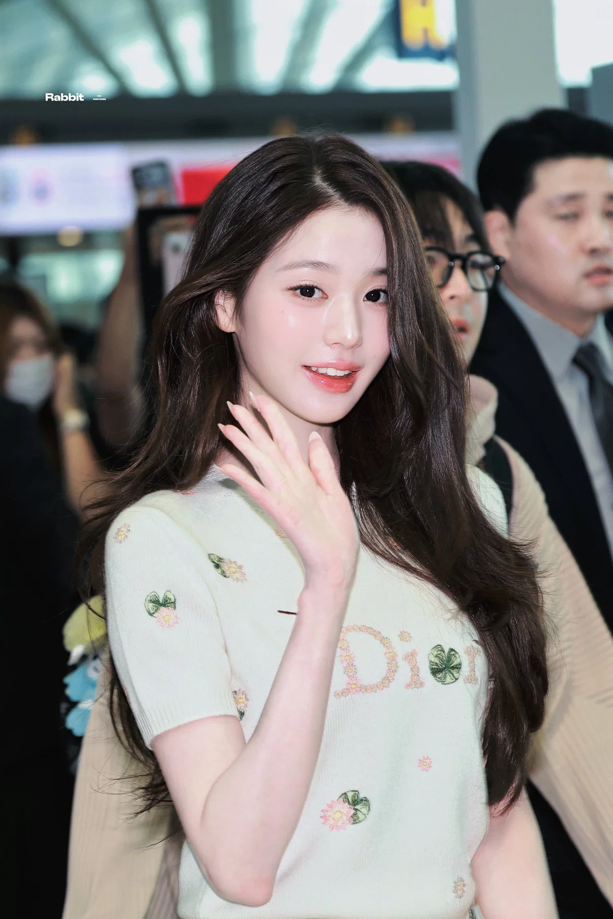 파리 디올쇼 참석하는 듯한 오늘자 아이브 장원영 출국 (11)