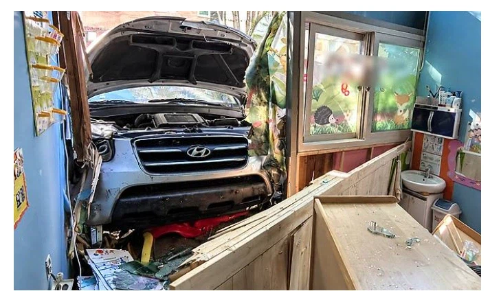 등원 시간 어린이집에 SUV ‘쾅’… 80대 운전자 “급발진” 주장 (2)