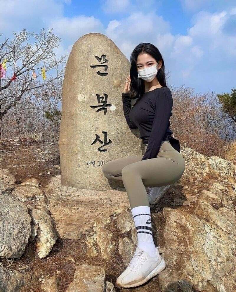 ㅇㅎ) 운동 해보려는데 배드민턴 or 등산 추천좀