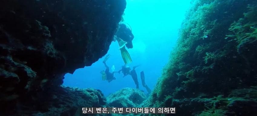 깊이를 알 수 없는 수중동굴에서 완전히 사라진 남자 (16)