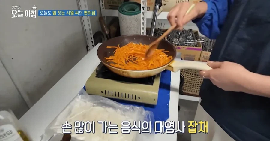 학생들에게 무료로 밥을 주는 편의점 사장님 (18)
