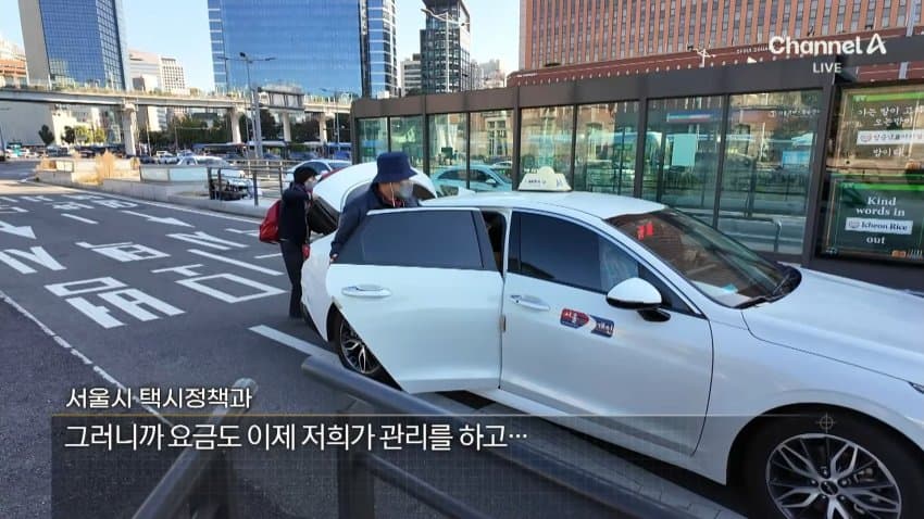 채널a) 승객 농락하는 '빈차'...다가가면 '예약' (39)