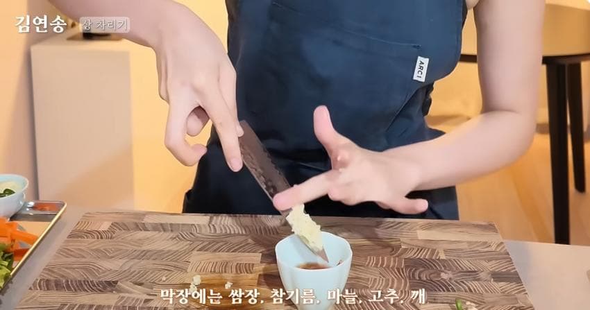 이뻐서 서비스 받는 나폴리맛피아 오른팔 05년생 파스타미녀 요리사 (32)