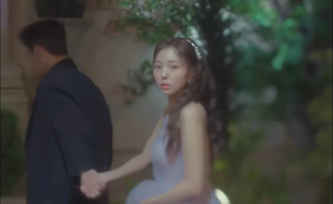 채수빈 <나를 충전해줘> 드레스 피팅 (6)