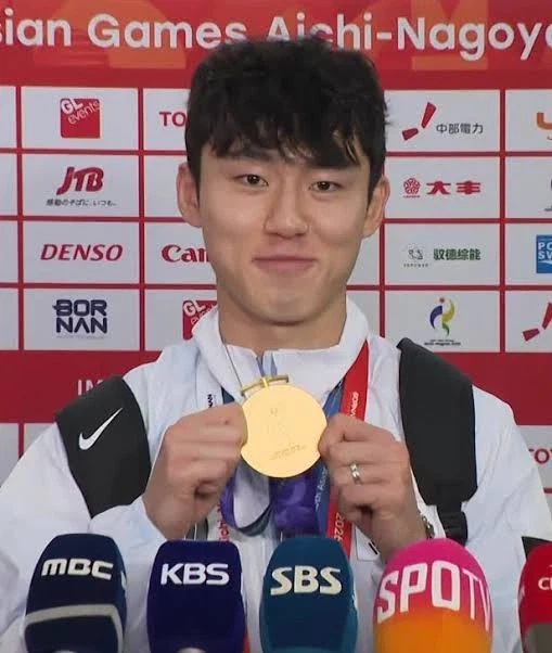 국방부에게 빌미를 제공해준 철없는 축구 선수