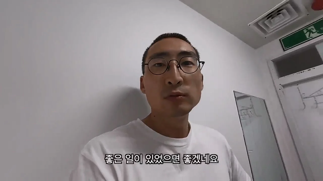 해외여행으로 가진돈 다 써버린 여행 유튜버 근황 (63)