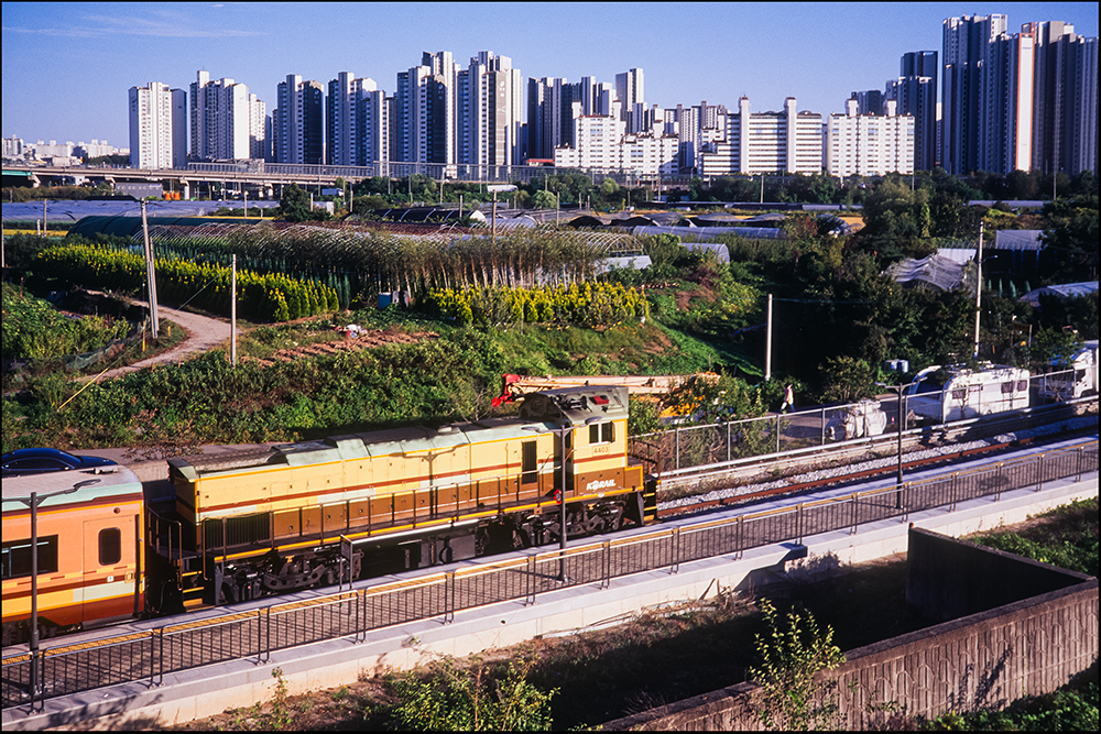 [Velvia50] 지하철 한 정거장 지나서 내림 (4)