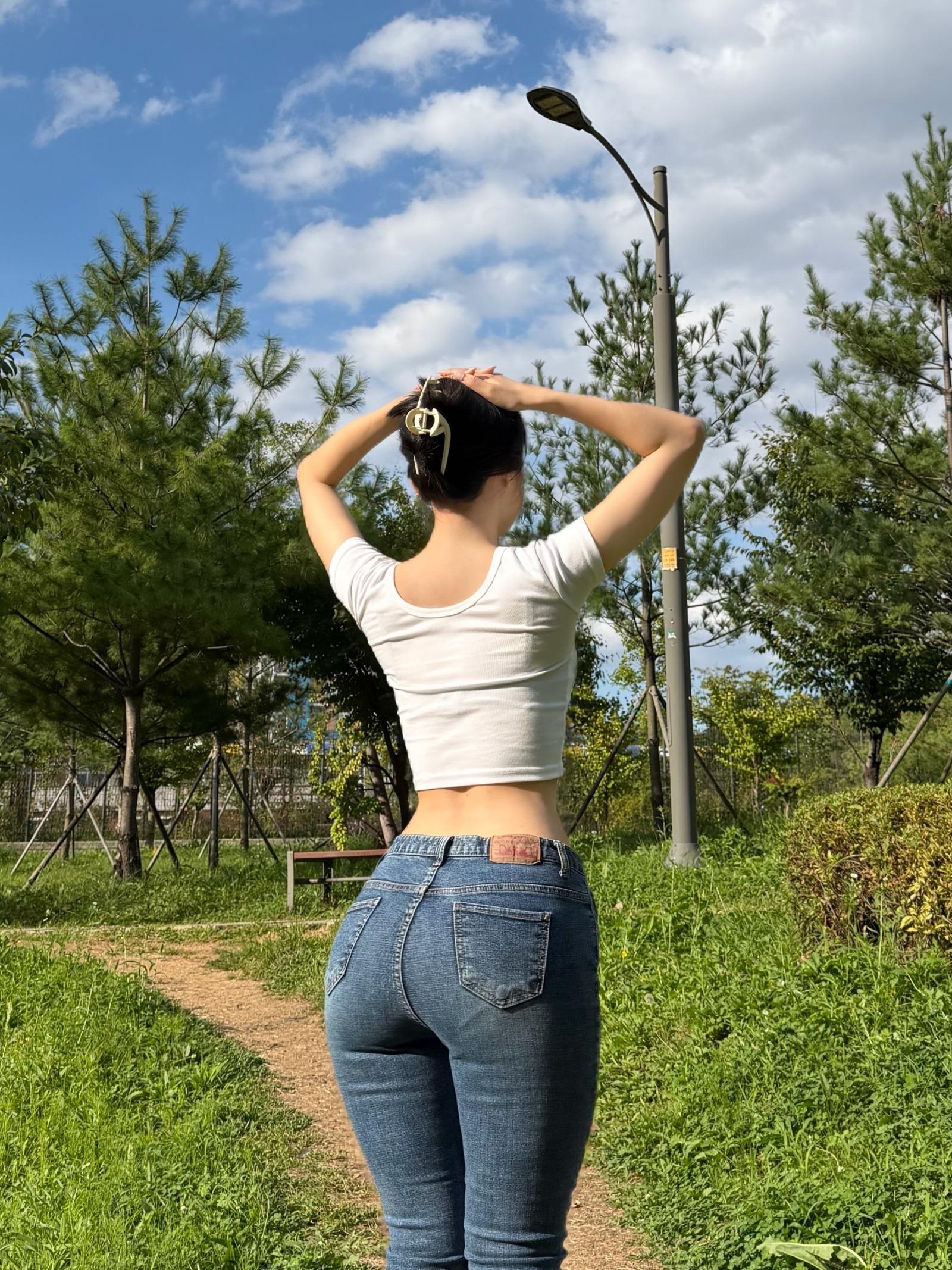 청바지가 잘 어울리는 여자 (8)