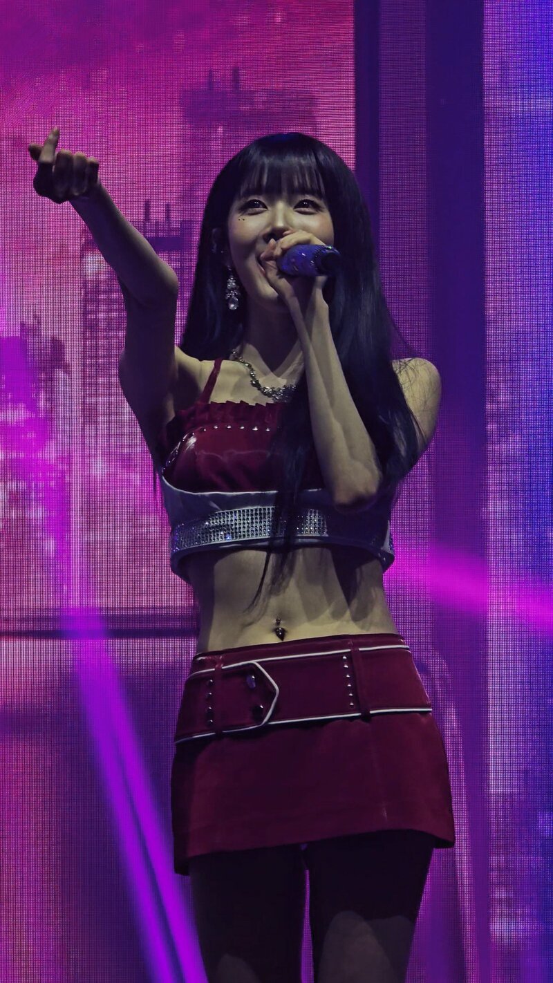 윙크하는 스테이씨 (6)
