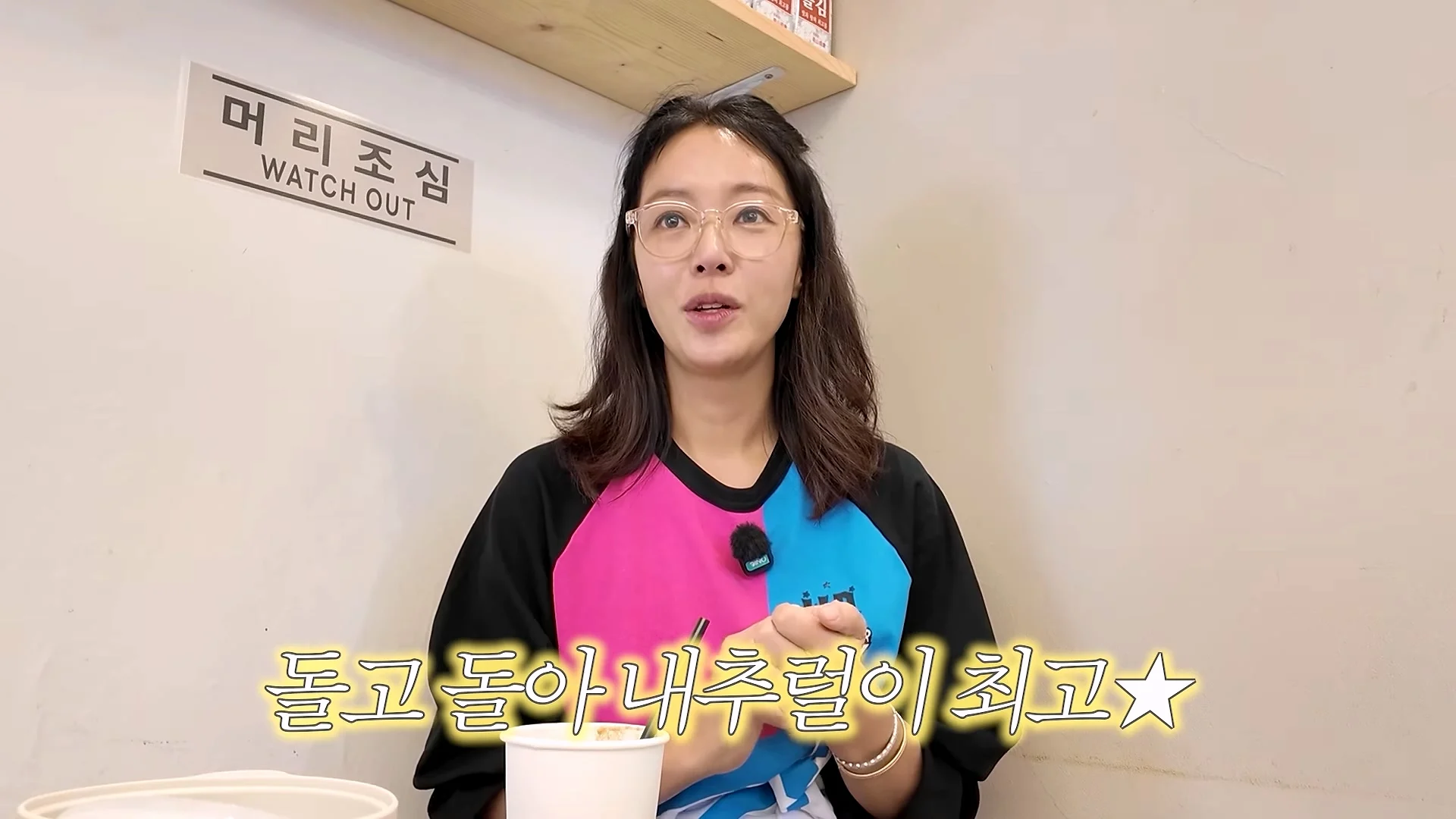 평소에 노브라로 다닌다는 배우 황정음 (46)