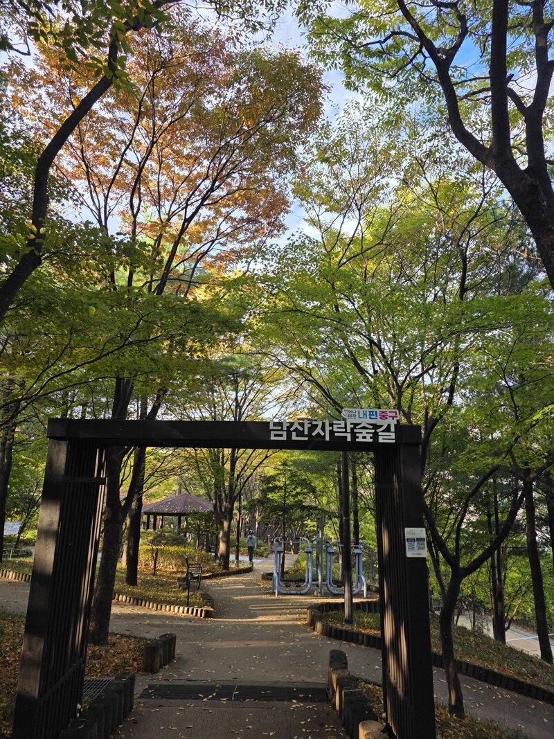 서울에서 남산타워,롯데타워를 볼수있는 공원 (9)