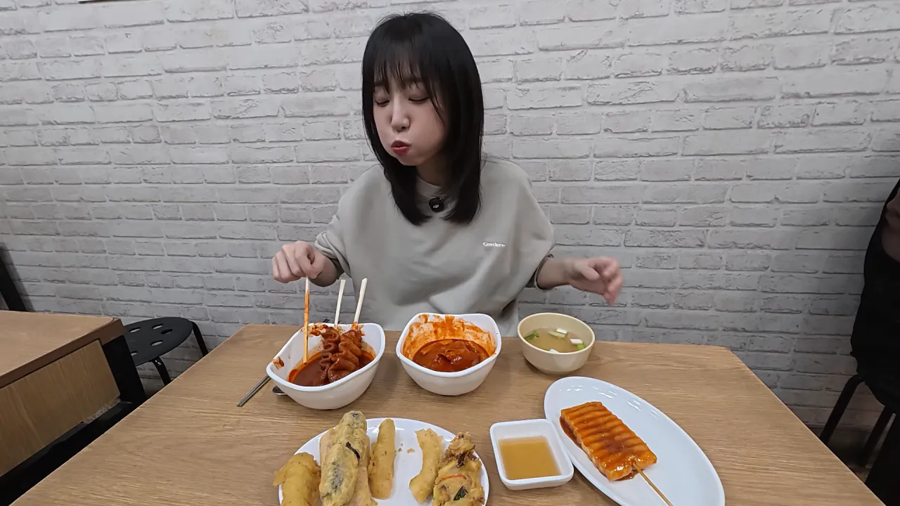 시장에서 한끼 1만 칼로리 먹방한 쯔양 근황 ㄷㄷㄷ (9)