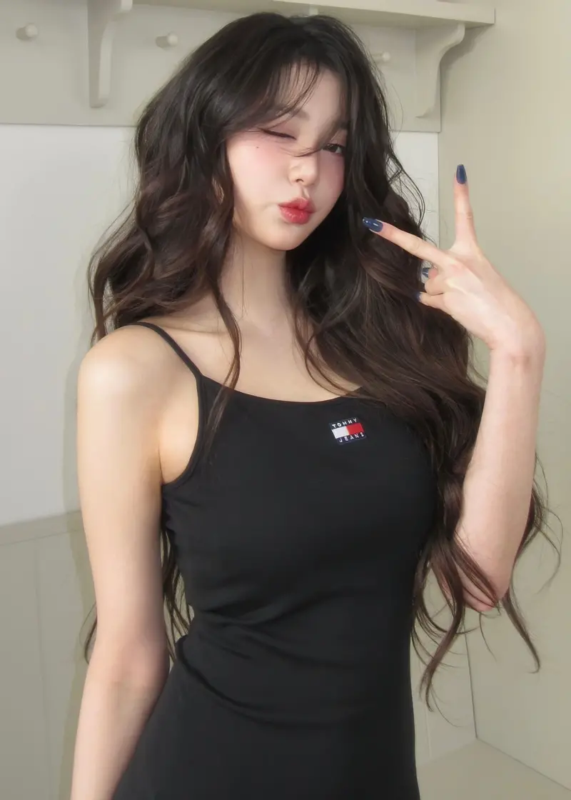 장원영 TOMMY JEANS 화보컷