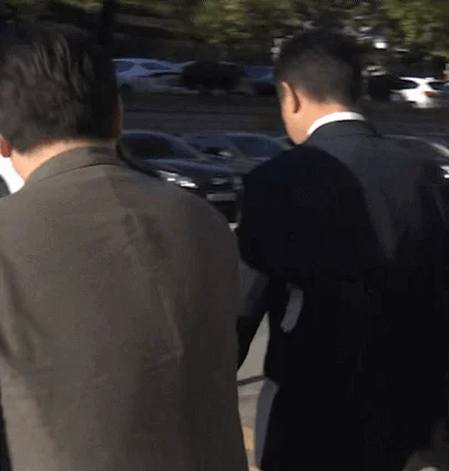 오세훈, 대답 없이 직진하다 홱 돌아 "잔인하지 않아요?" (4)