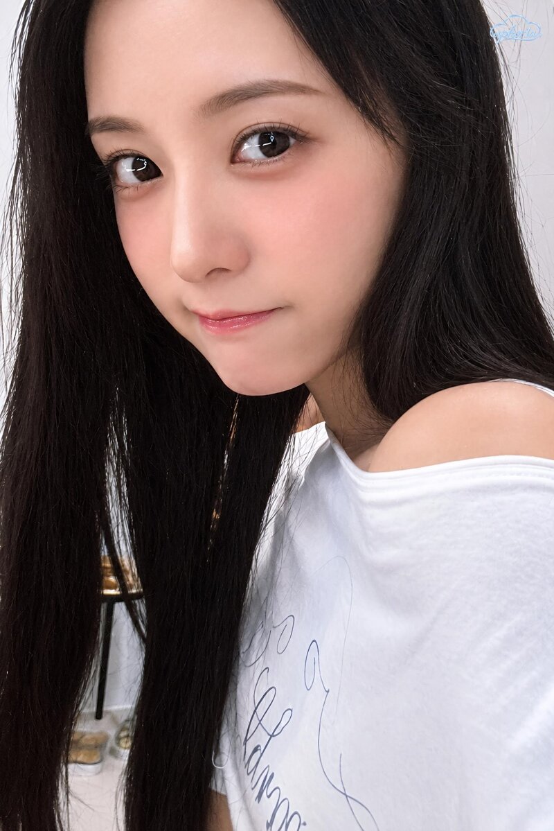 보기 힘들다는 배우 김지원 셀카 ㄷㄷ (3)
