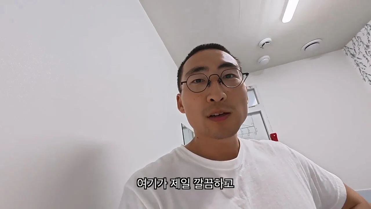 해외여행으로 가진돈 다 써버린 여행 유튜버 근황 (57)