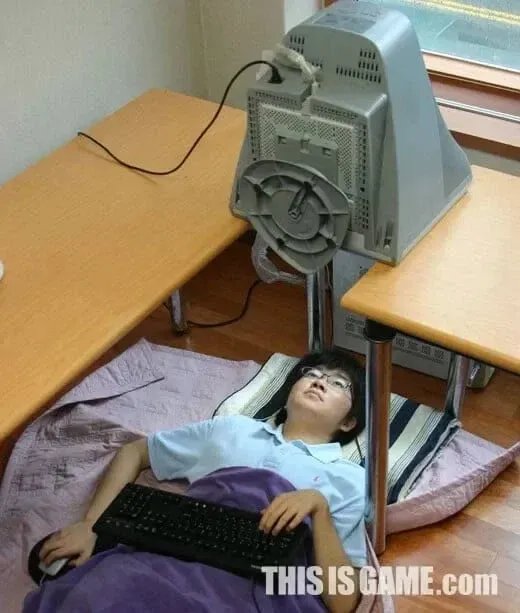 모니터 암이 없던 시절