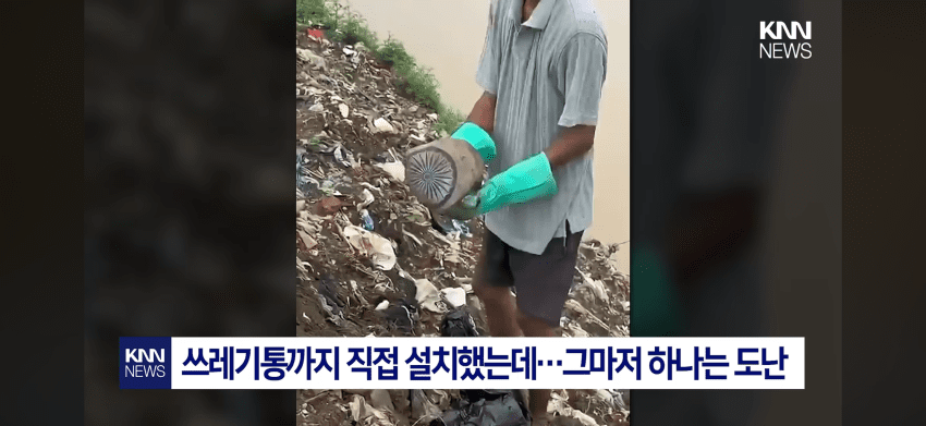 "8개월의 노력이 물거품이 됐다" 다시 쓰레기로 뒤덮인 인도 강 (9)