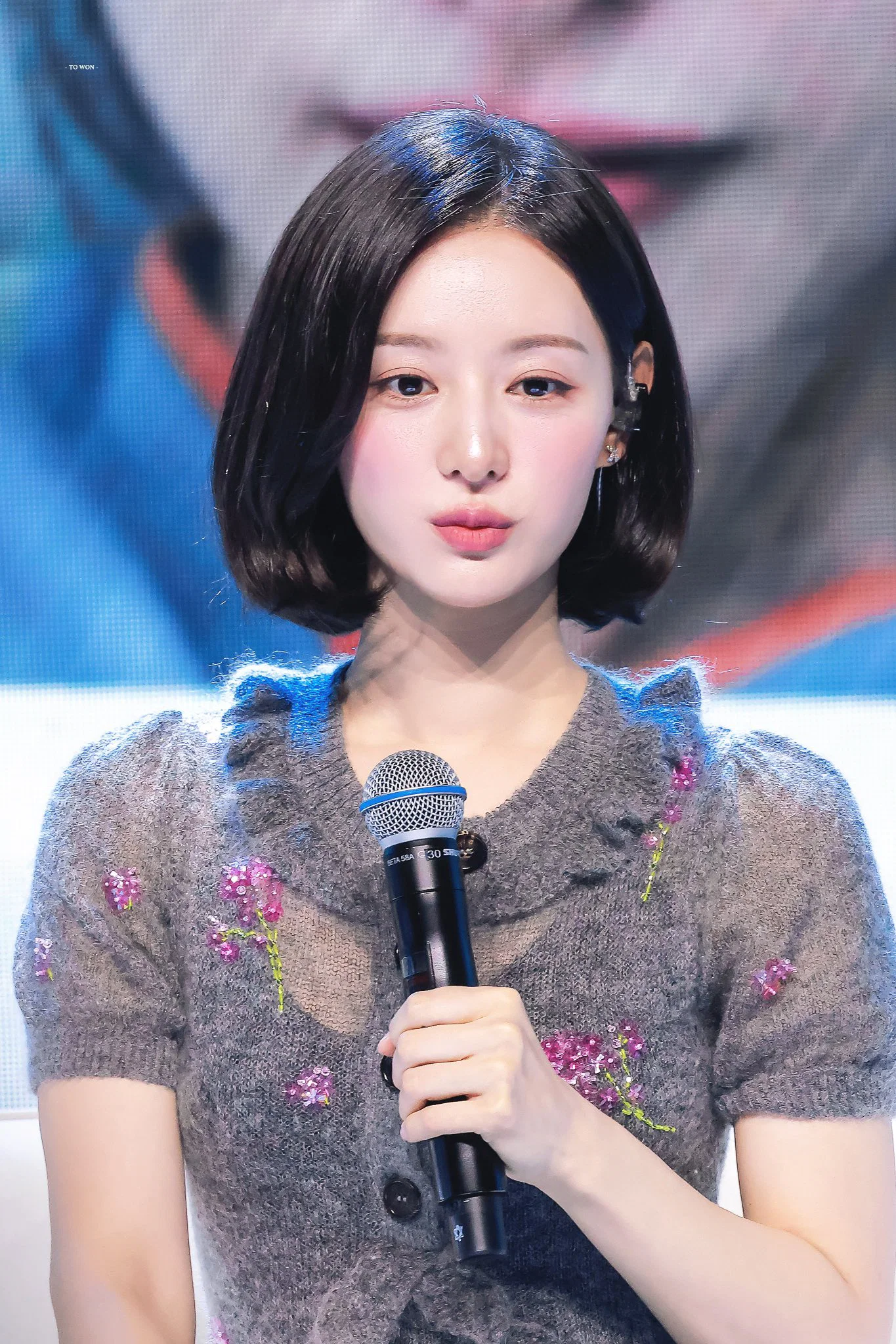 같은 원피스 입은 장원영 김지원 (6)
