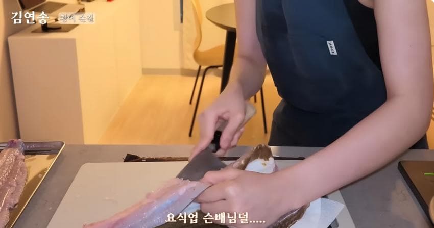 이뻐서 서비스 받는 나폴리맛피아 오른팔 05년생 파스타미녀 요리사 (28)