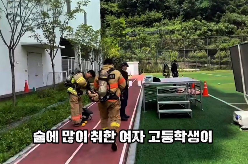 살자하려던 10대 소녀를 단 1분 만에 설득한 소방관 (6)