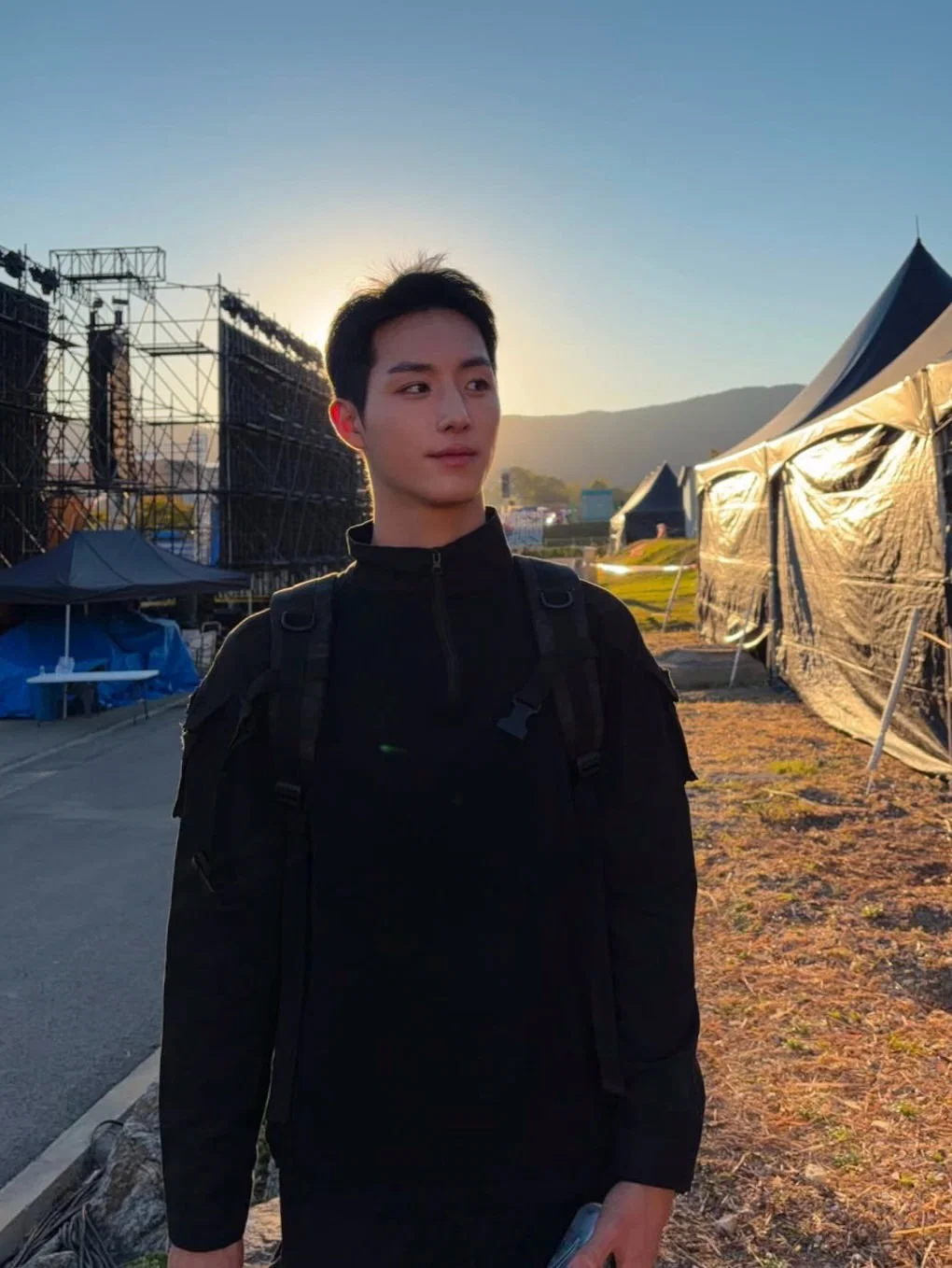 현재 비주얼 하나로 난리난 남돌 출신 연예인.....................
